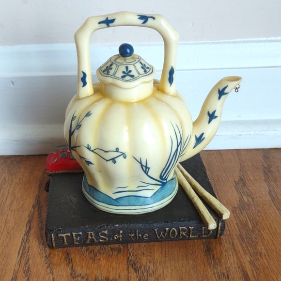 Rafterville Sip-Sum-Broo's Teapot Figurine - Picture 1 of 7